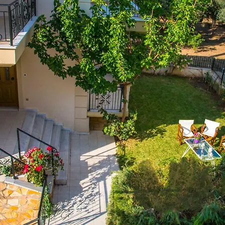 Maison Fleurs Villa Diakopto