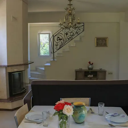 Maison Fleurs Villa