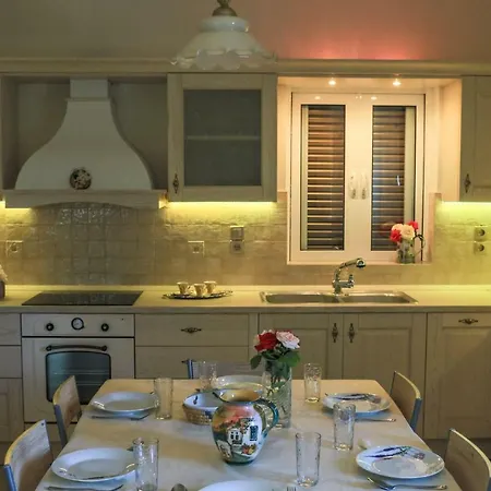 Maison Fleurs Villa