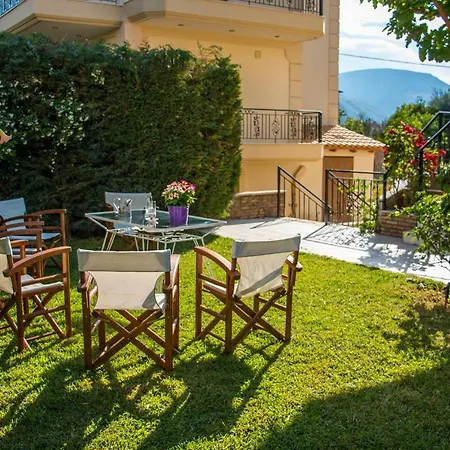 Maison Fleurs Diakoptó