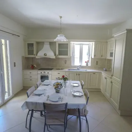 Maison Fleurs Villa Diakopto